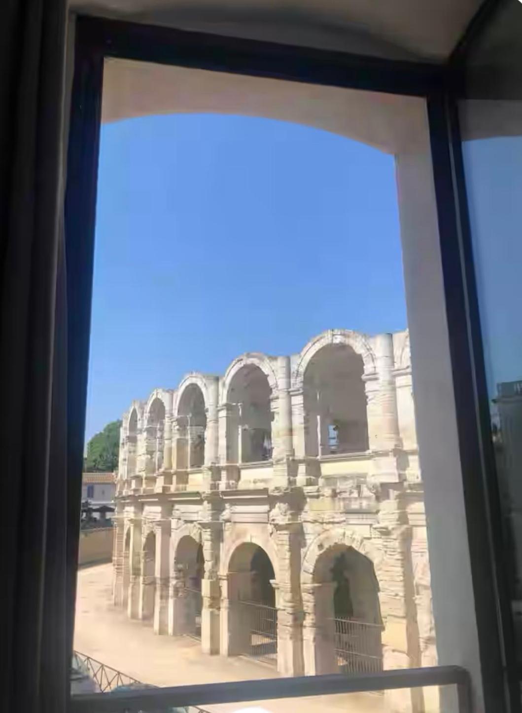 Entre Les Arenes Et La Major *